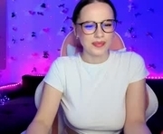 emillias_leo is a 21 year old female webcam sex model.