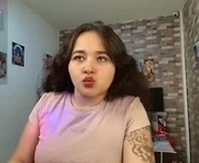 leakitten_ is a 20 year old female webcam sex model.