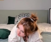 editaaldis is a 18 year old female webcam sex model.