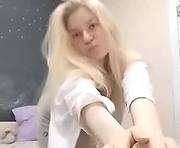 peggymeggy is a 18 year old female webcam sex model.