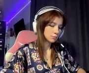 peggyfelton is a 18 year old female webcam sex model.