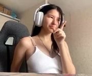 chasidychannel is a 18 year old female webcam sex model.