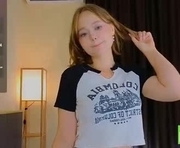 moonfizzie is a 19 year old female webcam sex model.