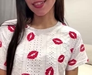 monacutee is a 18 year old female webcam sex model.