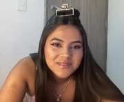 emmie_sc is a 22 year old female webcam sex model.
