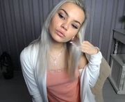 kristyty is a 18 year old female webcam sex model.