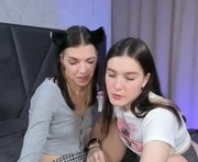 lillycaitlin is a 18 year old couple webcam sex model.