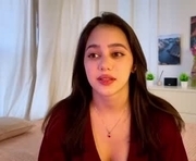 whitneyblincoe is a 18 year old female webcam sex model.