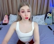 lilystarlight is a 18 year old female webcam sex model.