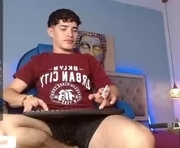 alejootwink is a 18 year old male webcam sex model.