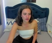 helenbratz is a 19 year old female webcam sex model.