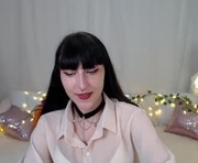 elsaneal is a  year old female webcam sex model.
