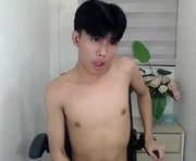 ynotyu is a  year old male webcam sex model.