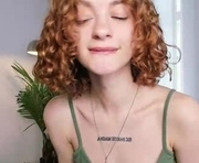 maffinpurrr is a 19 year old female webcam sex model.