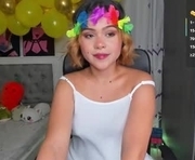 cuarzox is a 21 year old female webcam sex model.