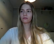 rosie_june is a 19 year old female webcam sex model.