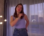 valenetalat is a 18 year old female webcam sex model.