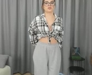 sinaramoon is a 18 year old female webcam sex model.