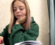 jimmiesobczynski is a 18 year old female webcam sex model.