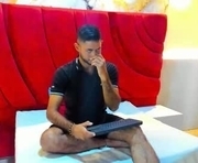 yeferson_scott is a 27 year old male webcam sex model.