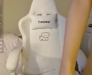 elisparadisex is a 18 year old female webcam sex model.