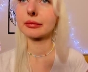 adelesilver is a 18 year old female webcam sex model.