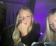 crystallee170 is a 20 year old female webcam sex model.