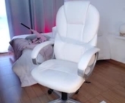 mylerosex is a 27 year old female webcam sex model.