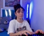 soulshine_ is a 18 year old female webcam sex model.