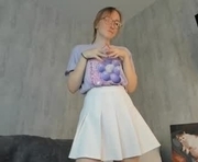 cutiefruties is a 18 year old female webcam sex model.