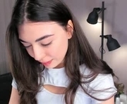 zarahamblett is a 18 year old female webcam sex model.
