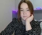enorolve is a 20 year old female webcam sex model.