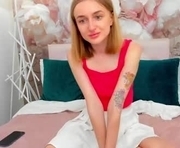 karlysven is a 22 year old female webcam sex model.