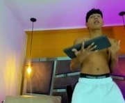 deivid_hot22 is a 19 year old male webcam sex model.
