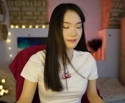 allyah_sky is a 19 year old female webcam sex model.