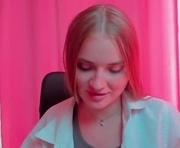 lukeriamoon is a 18 year old female webcam sex model.