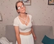 cutefluffy is a 18 year old female webcam sex model.