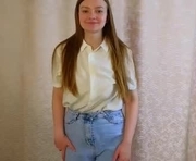 karengren is a 18 year old female webcam sex model.
