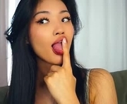 noreenbeckey is a 18 year old female webcam sex model.
