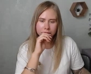 alenagessi_ is a 20 year old female webcam sex model.