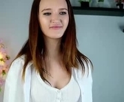 florahadwin is a 18 year old female webcam sex model.