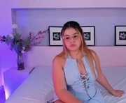 chloefox5 is a  year old female webcam sex model.