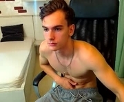 bradyflint is a 19 year old male webcam sex model.