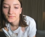 dotenderlin is a 18 year old female webcam sex model.