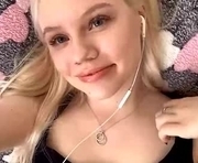 donnettakeblish is a 18 year old female webcam sex model.