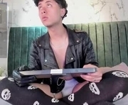 noah_dupont_ is a 19 year old male webcam sex model.