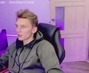 jessierise is a 19 year old male webcam sex model.