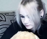 alicenya is a 21 year old female webcam sex model.