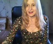 milanav is a 40 year old female webcam sex model.