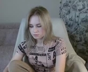 little_meowww is a 19 year old female webcam sex model.